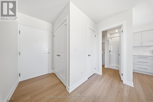 Living room - 102 - 140 Church Street, St  Catharines, ON L2R3E4 Photo 2