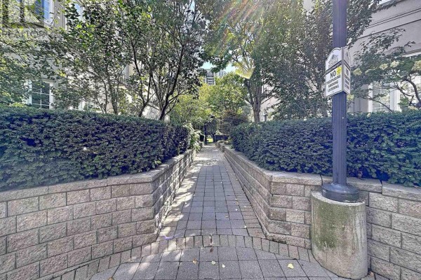 Eating area - 102 - 16 Humberstone Drive, Toronto, ON M2N7C1 Photo 4