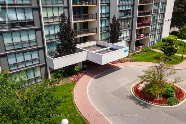 102 - 2175 Marine Drive, Oakville, ON, photo 2