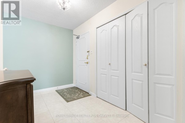 102 - 2175 Marine Drive, Oakville, ON, photo 3