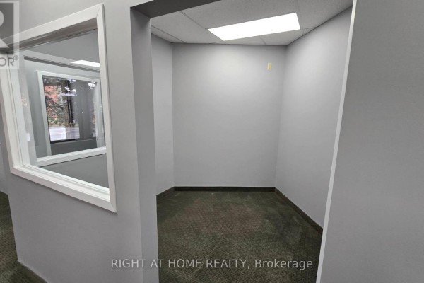 102 - 2201 Warden Avenue, Toronto, ON M1T1V5 Photo 4