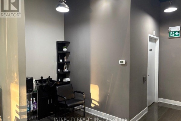 102 - 2630 Rutherford Road, Vaughan, ON L4K0H2 Photo 4