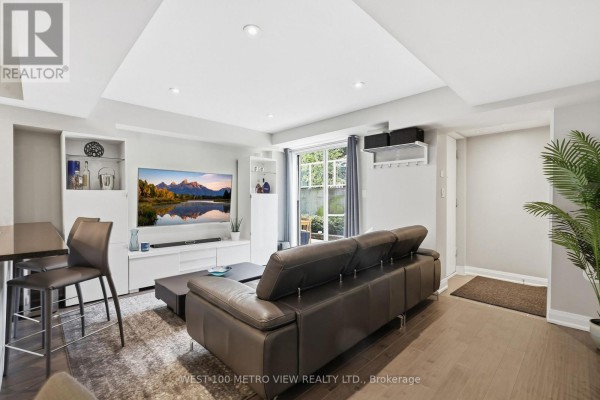 102 - 3 Applewood Lane, Toronto, ON, photo 3