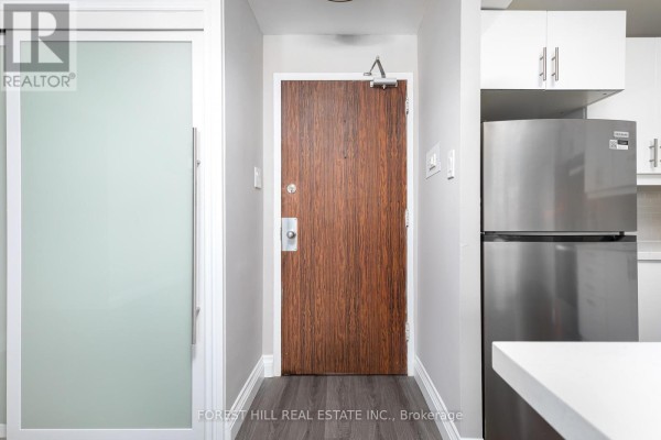 Kitchen - 102 - 34 Walmer Road, Toronto, ON M5R2W6 Photo 3