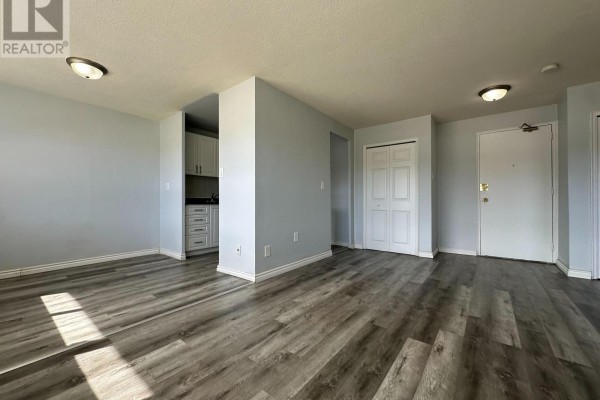 102 - 363 Lakeshore Road E, Mississauga, ON, photo 2