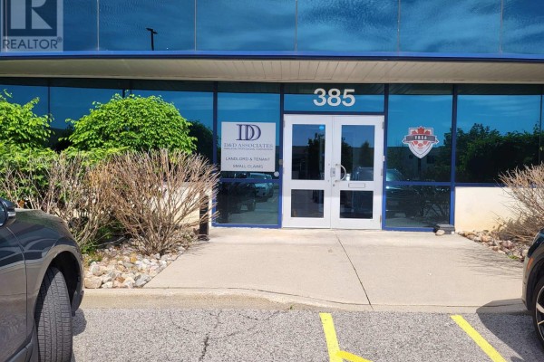 102 - 385 Connie Crescent, Vaughan, ON L4K5R2 Photo 3