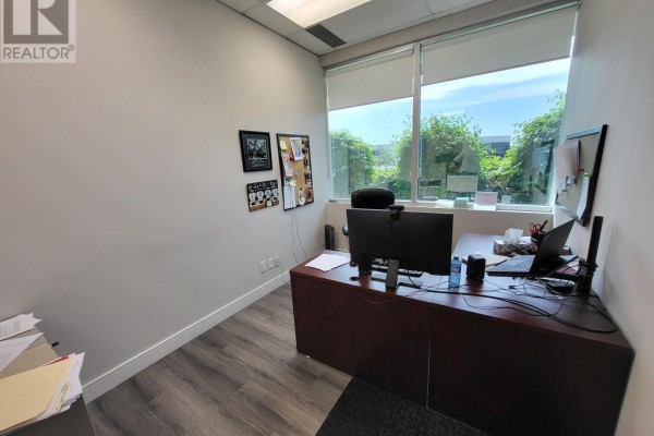102 - 385 Connie Crescent, Vaughan, ON L4K5R2 Photo 4