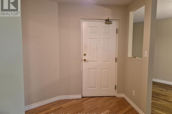 Dining room - 102 - 536 11th Avenue, Hanover, ON N4N2S4 Photo 4