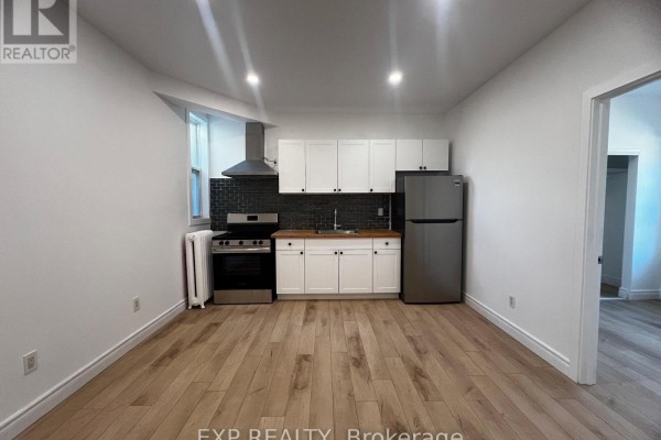 102 - 804a St Clair Avenue W, Toronto, ON M6C1B6 Photo 2