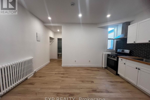 102 - 804a St Clair Avenue W, Toronto, ON M6C1B6 Photo 3
