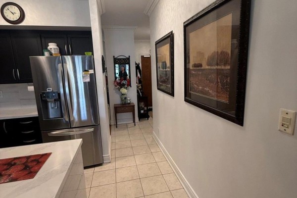 Dining room - 102 - 9901 Keele Street, Vaughan, ON L6A0A1 Photo 3
