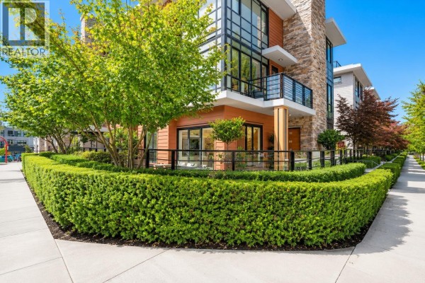 102 1055 Ridgewood Drive, North Vancouver, BC V7R0A6 Photo 3