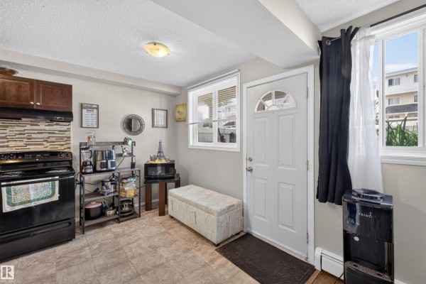 Kitchen - #102 14520 52 St Nw, Edmonton, AB T5A3K5 Photo 3