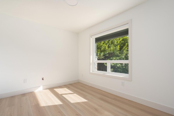 102 14753 111a Avenue, Surrey, BC V3R2E2 Photo 3