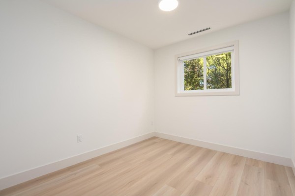 102 14753 111a Avenue, Surrey, BC V3R2E2 Photo 4