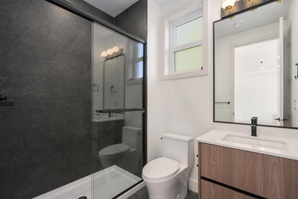 102 14753 111a Avenue, Surrey, BC V3R2E2 Photo 5