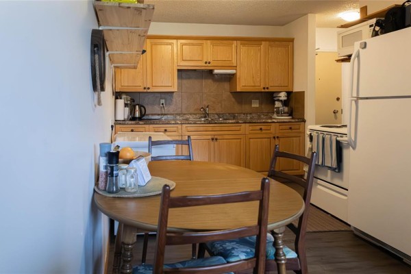 102 1591 26th Street, Brandon, MB, photo 3