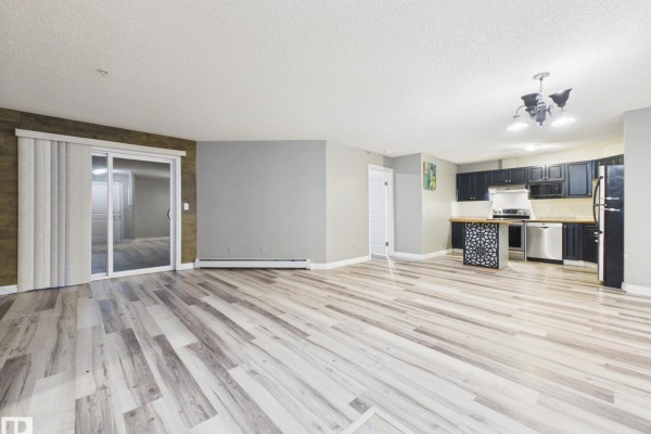 Kitchen - #102 16221 95 St Nw, Edmonton, AB T5Z3V3 Photo 3