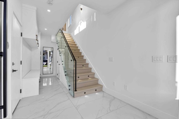 102 166xx 18a Avenue, Surrey, BC V3Z9X5 Photo 2