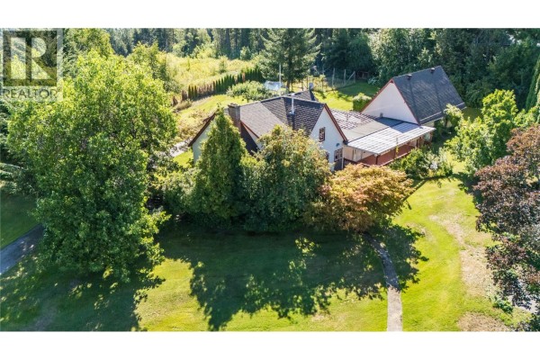 102 18th Street, Castlegar, BC, photo 2