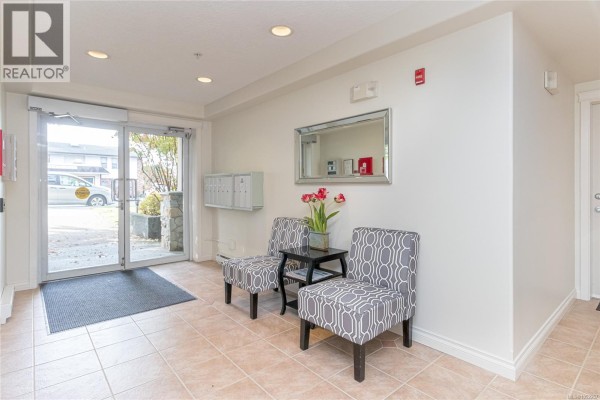 Patio - 102 2318 James White Blvd, Sidney, BC V8L1Z6 Photo 2