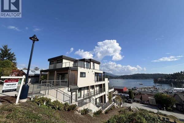 102 524 S Fletcher Road, Gibsons, BC V0N1V0 Photo 2