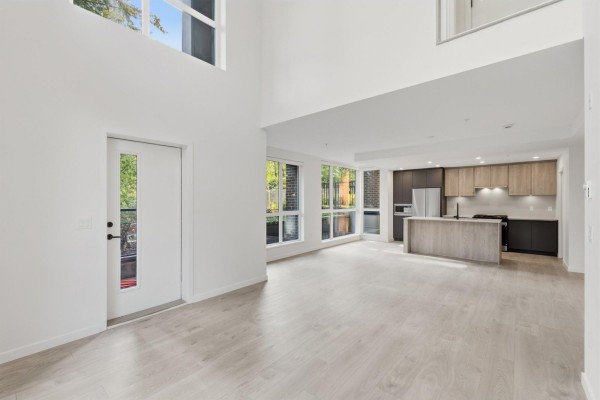 102 6585 195a Street, Surrey