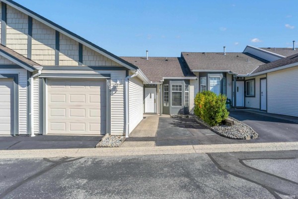 102 9012 Walnut Grove Drive, Langley, BC V1M2K3 Photo 3