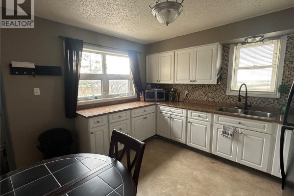 102 9th Avenue Se, Weyburn, SK, photo 2