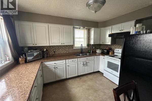 102 9th Avenue Se, Weyburn, SK, photo 3