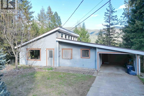 102 Chase Road, Christina Lake, BC, photo 2