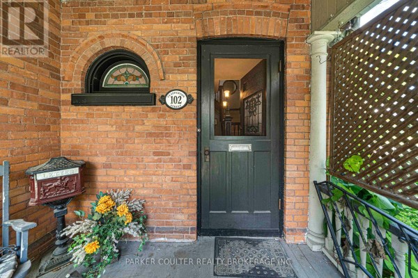 Family room - 102 Clapperton Street, Barrie, ON L4M3G2 Photo 4