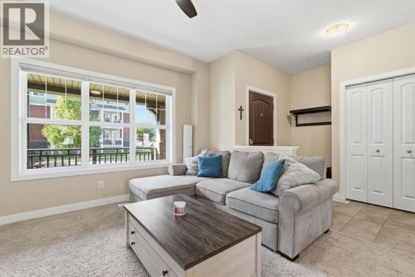 Kitchen - 102 Clydesdale Way, Cochrane, AB T4C0L6 Photo 2