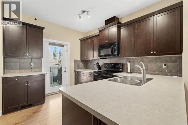 Dining room - 102 Clydesdale Way, Cochrane, AB T4C0L6 Photo 3