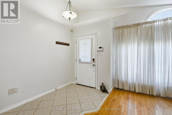 Bedroom 2 - 102 Cove Crescent, Hamilton, ON L8E5A1 Photo 5