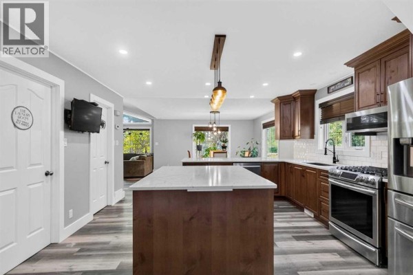 Living room - 102 Gregoire Drive, Anzac, AB T0P1J0 Photo 4