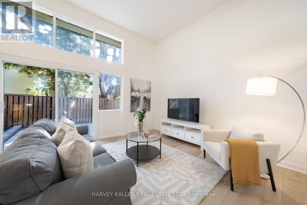 102 Jenny Wren Way, Toronto, ON, photo 2