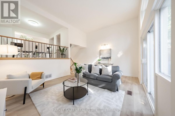 102 Jenny Wren Way, Toronto, ON, photo 3