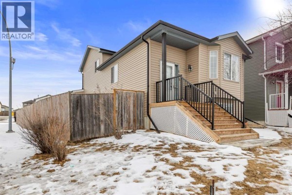 Living room - 102 Martin Crossing Grove Ne, Calgary, AB T3J3M5 Photo 2