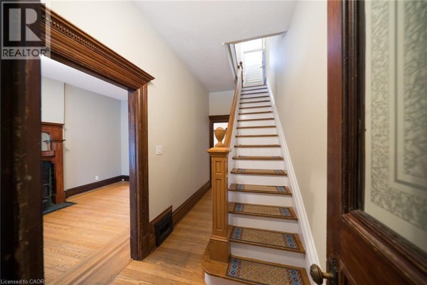 102 Pearl Street N, Hamilton, ON, photo 3