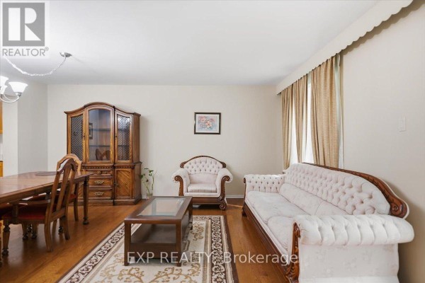 102 Red River Crescent, Toronto, ON, photo 3