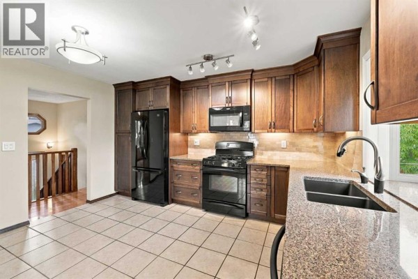 3pc Bathroom - 102 Richards Crescent, Red Deer, AB T4P3B8 Photo 5