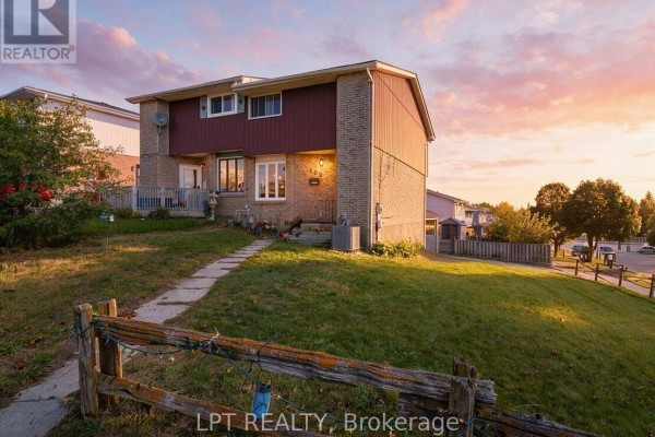 Residential for sale at 102 The Country Way, Kitchener, ON - MLS® UqEgjf