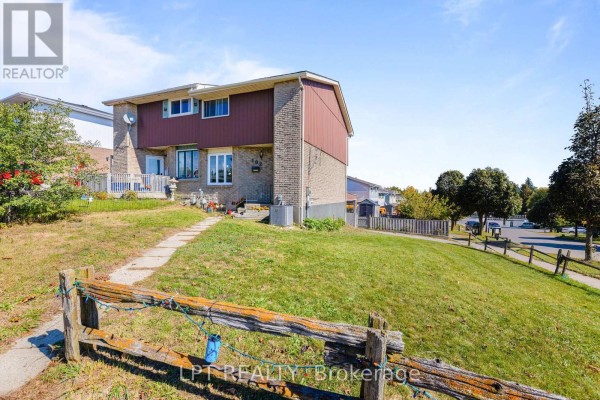 102 The Country Way, Kitchener, ON, photo 2