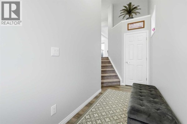 Living room - 102 Yorkville Green Sw, Calgary, AB T2X4K1 Photo 5