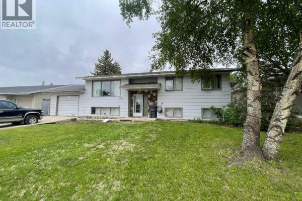Living room - 1020 1 Street W, Kindersley, SK S0L1S0 Photo 2