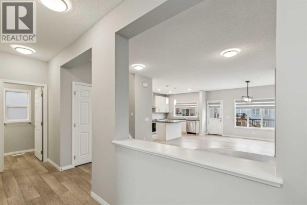 2pc Bathroom - 1020 Chinook Gate Heath Sw, Airdrie, AB T4B5C9 Photo 4