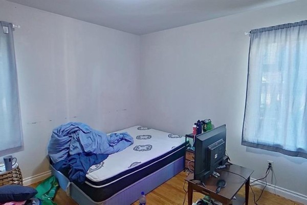 Primary Bedroom - 10204 123 Av Nw, Edmonton, AB T5G0V6 Photo 4
