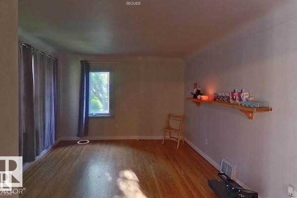 Bedroom 2 - 10204 123 Av Nw, Edmonton, AB T5G0V6 Photo 5