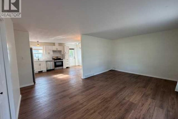 10205 103 Street, High Level, AB, photo 2